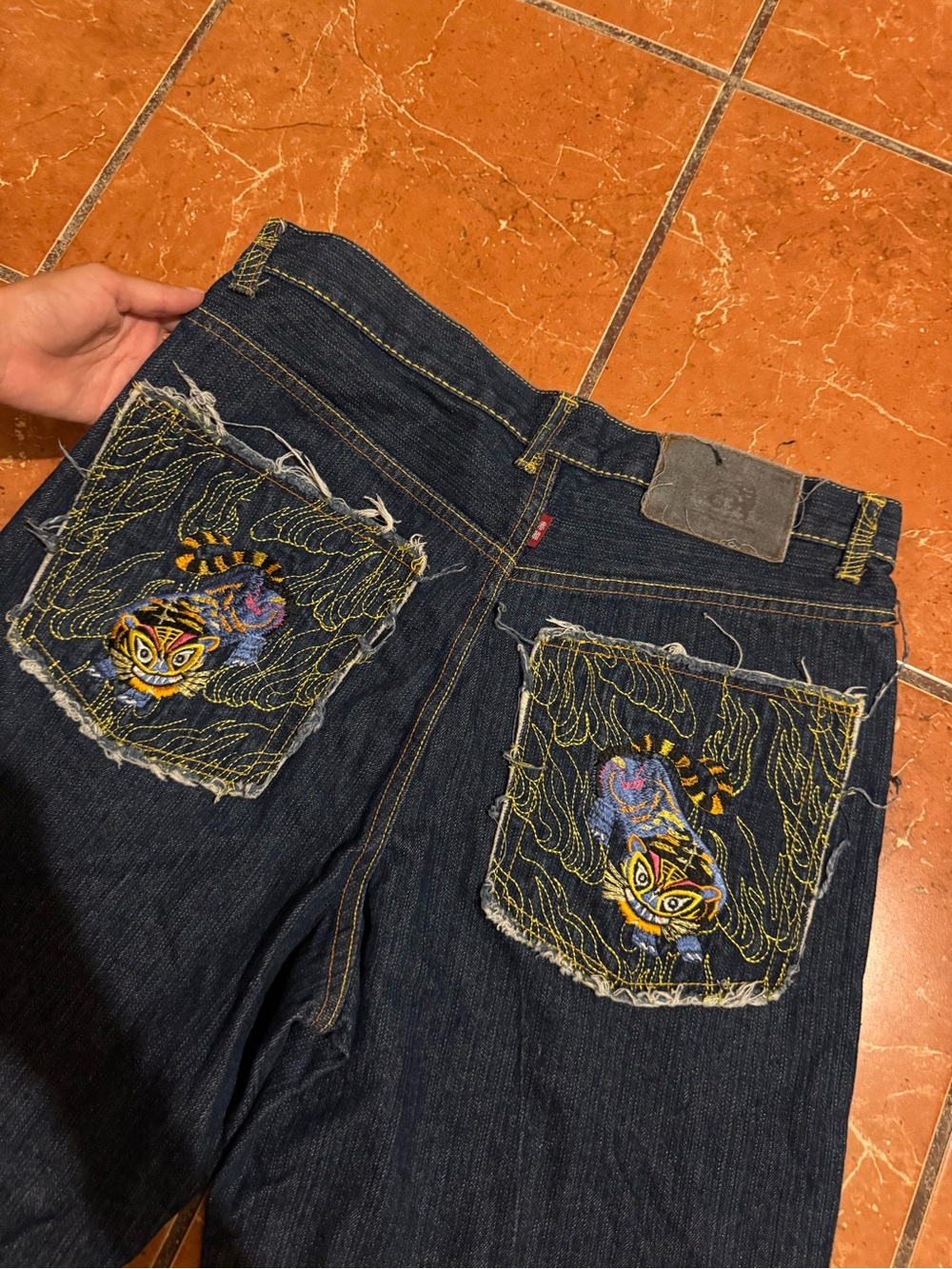 RMC Red Monkey Company Men’s Embroidered Tiger Jeans Dark Denim – Size 32